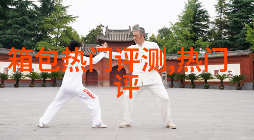 白色衬衣连衣裙配什么外套